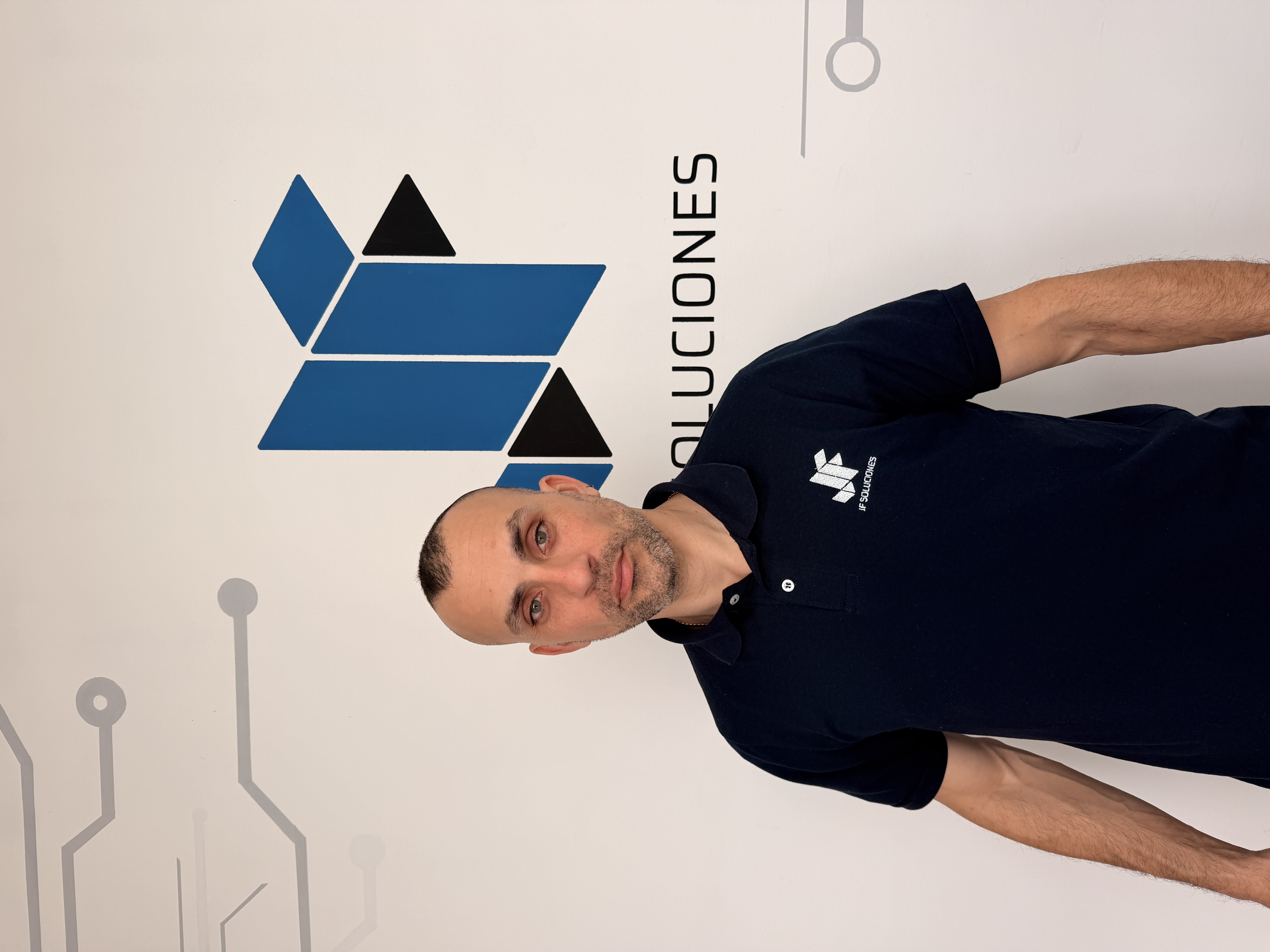 Fabricio Godoy, técnico de JF SOLUCIONES