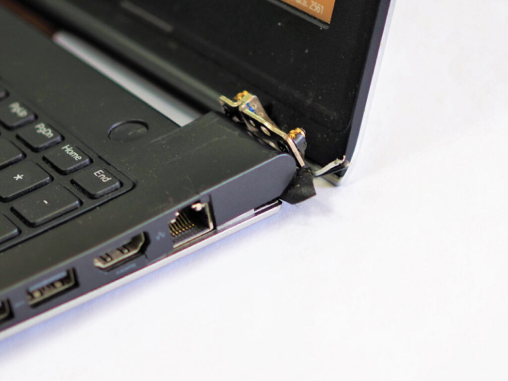 Reparación de bisagras de notebook